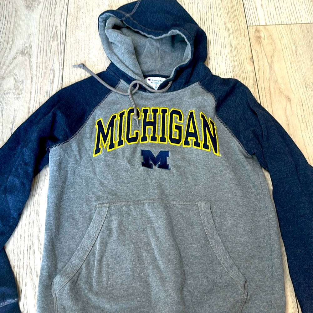 Champion Michigan sweatshirt size small